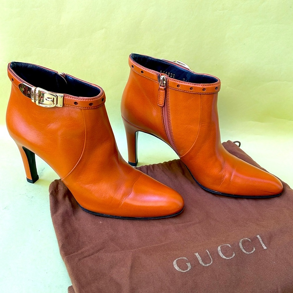 Vintage bright caramel/gold Gucci all leather booties with dust bag